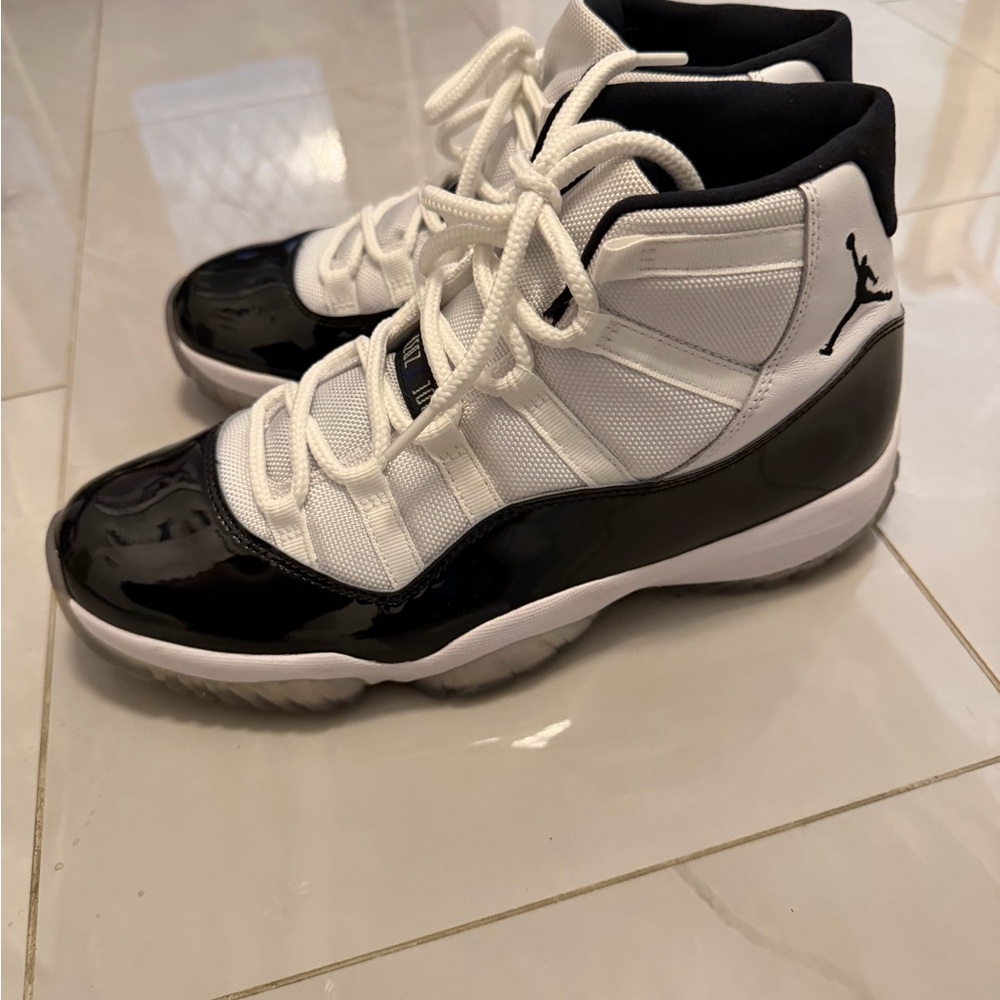 Air Jordan 11 “Concord” LIKE NEW!